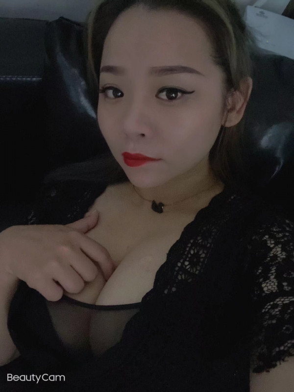 大胸少妇雯雯